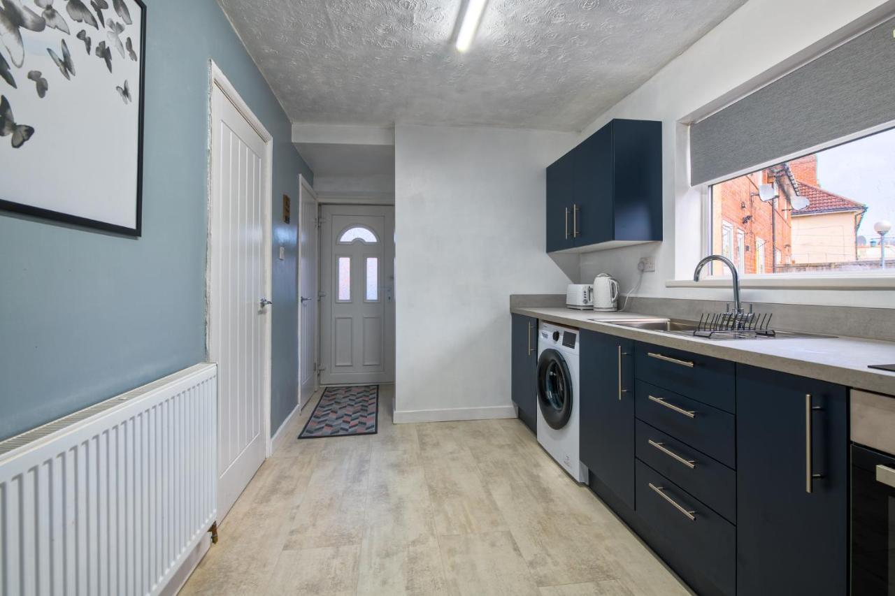 Rookwood House - Spacious Home With Free Parking - Short Stay Leeds Лидс Экстерьер фото