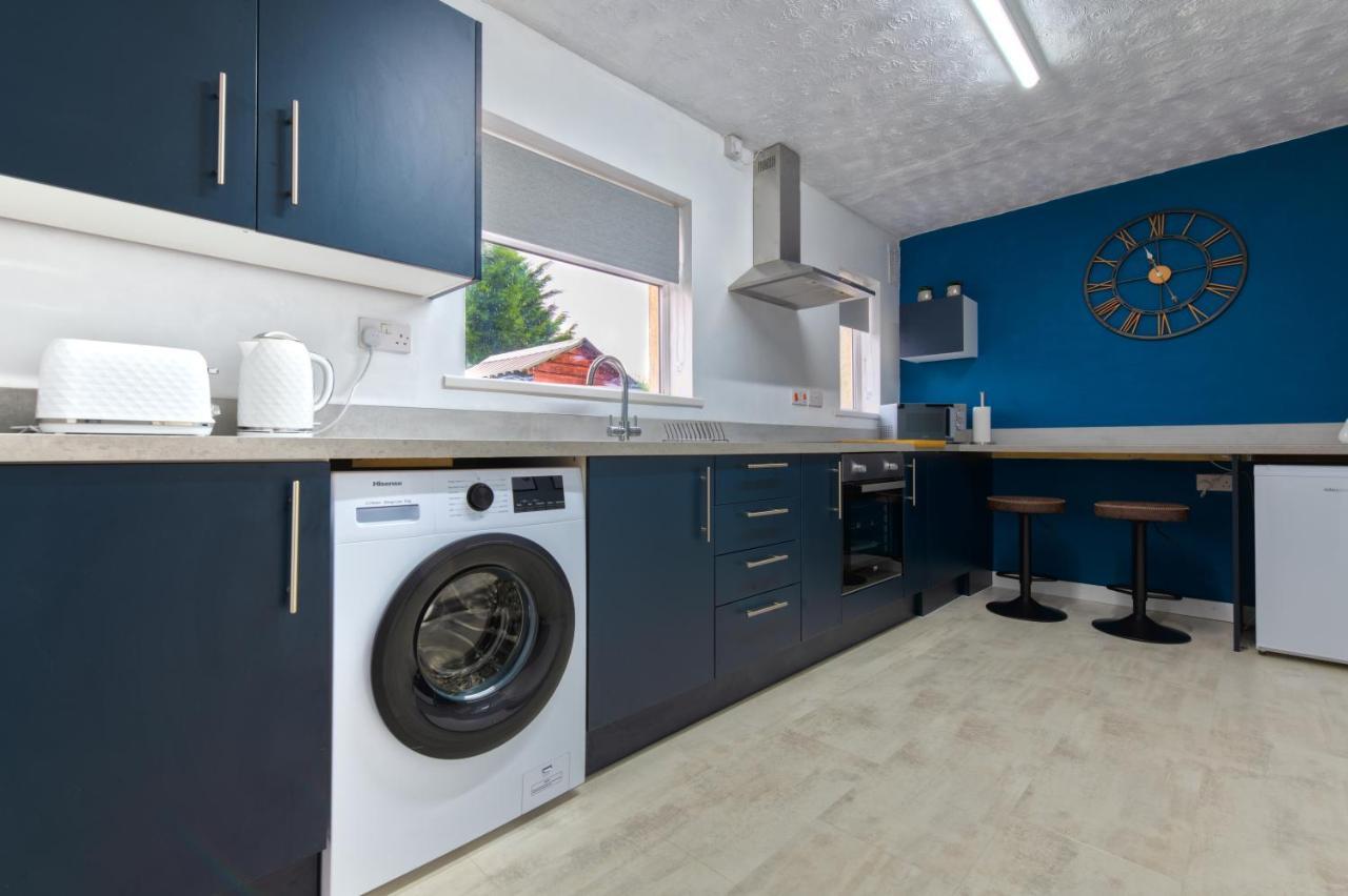 Rookwood House - Spacious Home With Free Parking - Short Stay Leeds Лидс Экстерьер фото