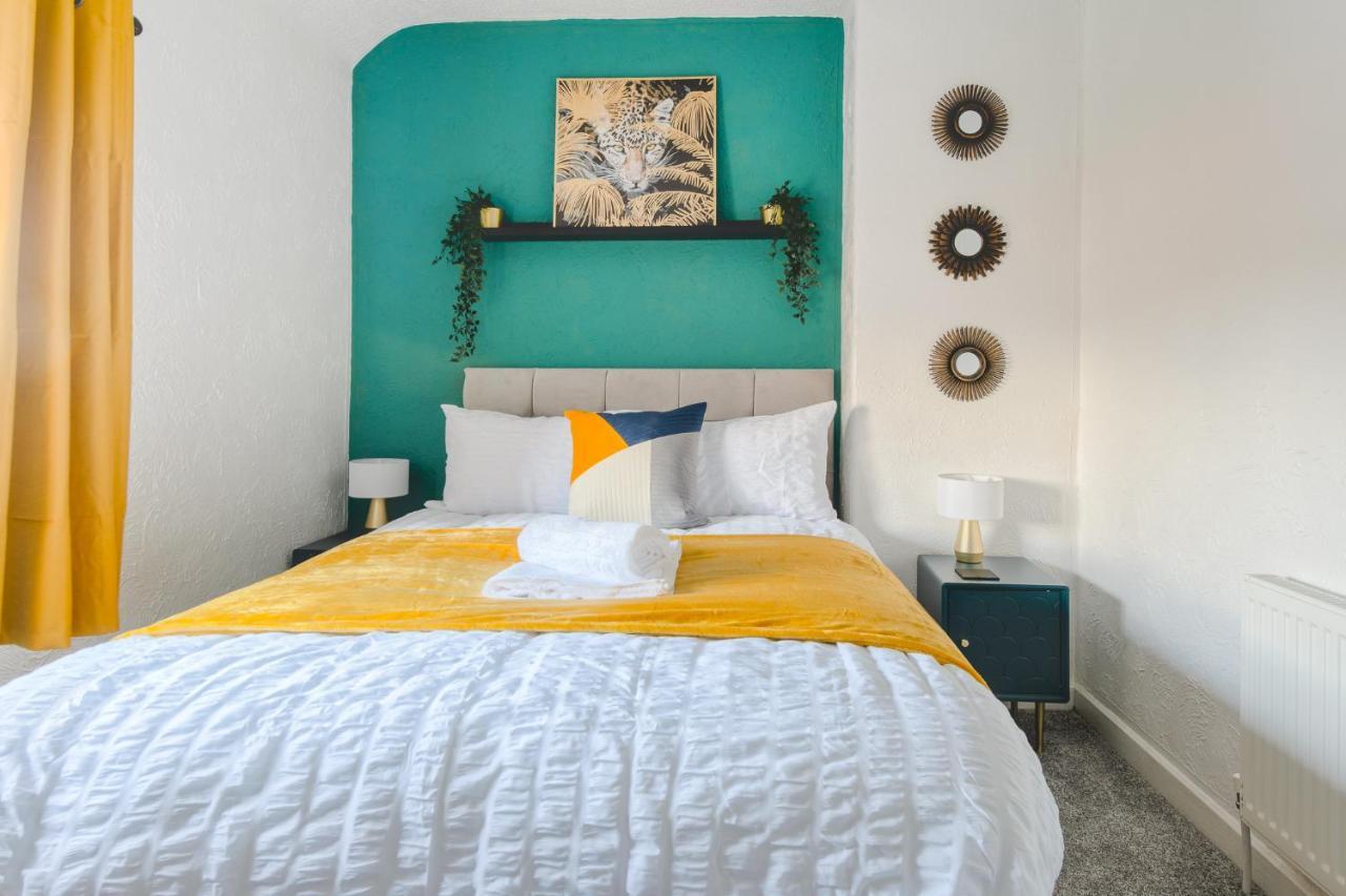 Rookwood House - Spacious Home With Free Parking - Short Stay Leeds Лидс Экстерьер фото