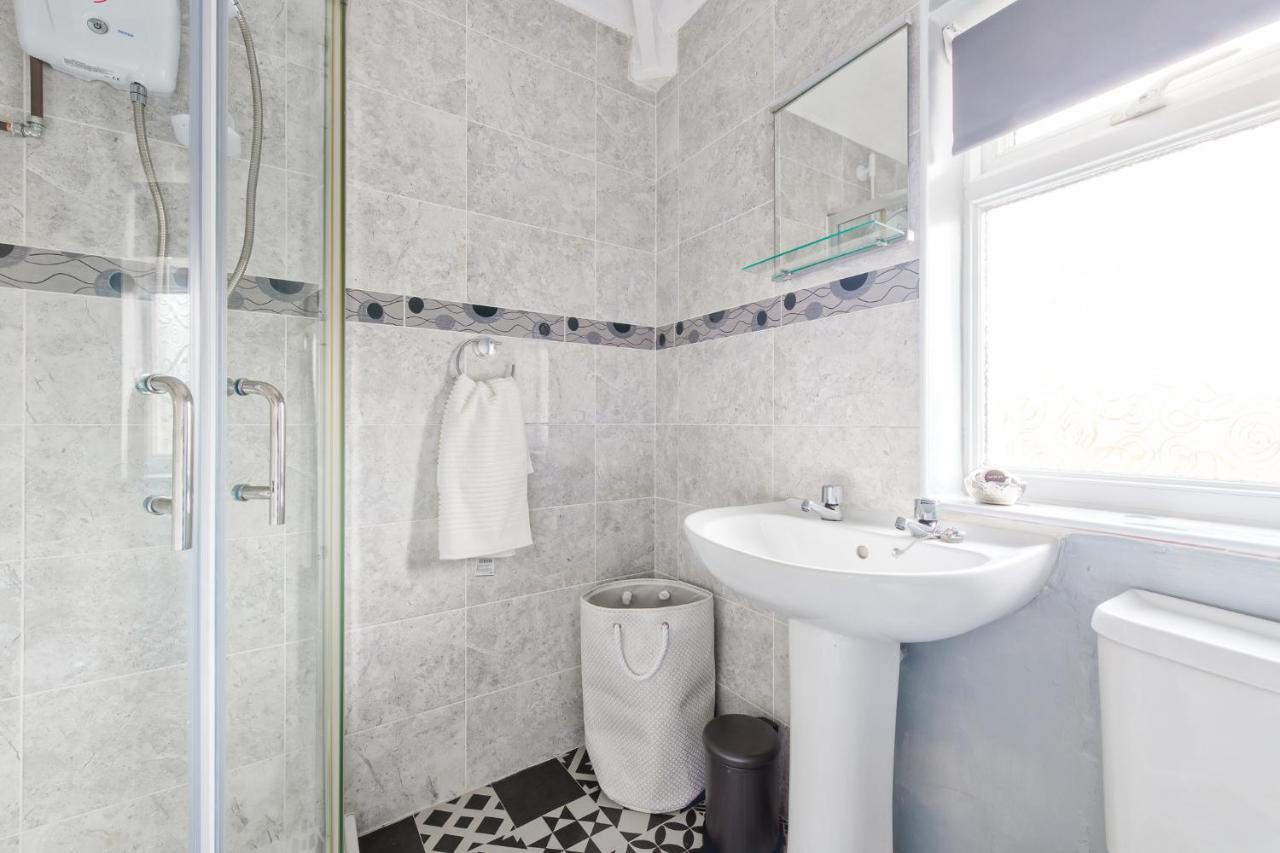 Rookwood House - Spacious Home With Free Parking - Short Stay Leeds Лидс Экстерьер фото